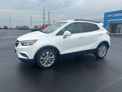 Used 2020 Buick Encore Preferred image 3