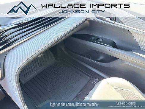 Used 2025 Toyota Camry SE w/ Convenience Package FWD image 22