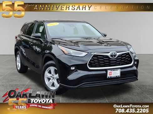 Certified 2024 Toyota Highlander LE FWD image 1