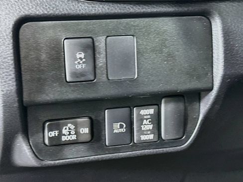 Used 2022 Toyota Tacoma TRD Sport w/ Black Out Package (TMS) AWD/4WD image 11