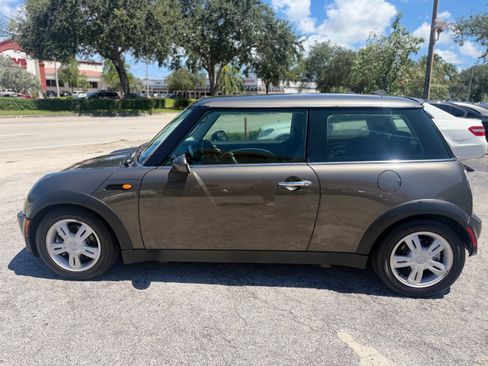 Used 2006 MINI Cooper Hardtop FWD image 2