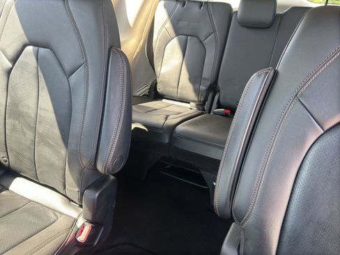 Used 2020 Chrysler Pacifica Touring-L FWD image 23