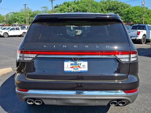 Certified 2023 Lincoln Aviator AWD w/ Premium Package image 5