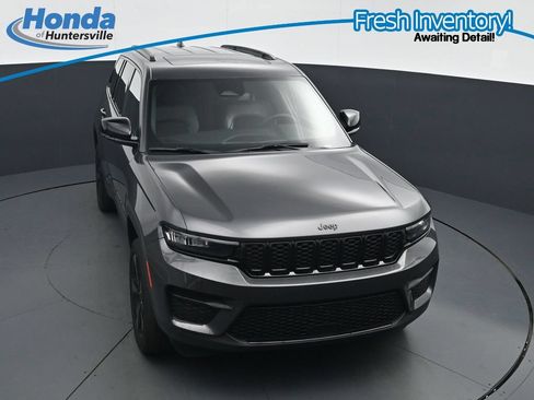 Used 2023 Jeep Grand Cherokee Altitude AWD/4WD image 20