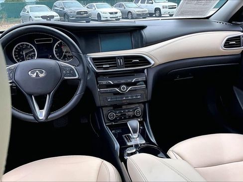Used 2018 INFINITI QX30 Premium w/ Navigation Package FWD image 8