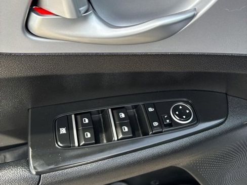 Used 2024 Kia Forte LXS image 11