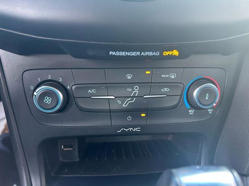 Used 2015 Ford Focus SE image 25