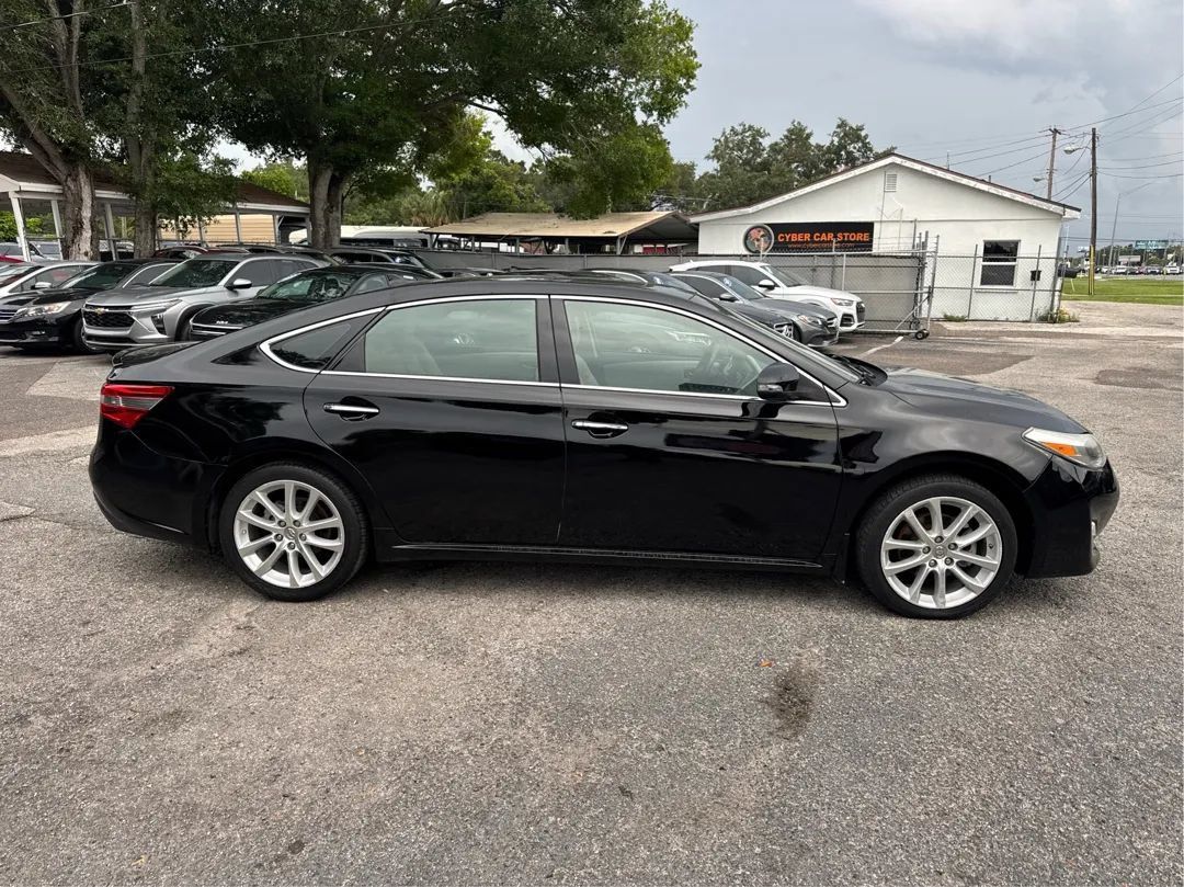 Used 2014 Toyota Avalon Limited w/ Technology Package FWD image 4