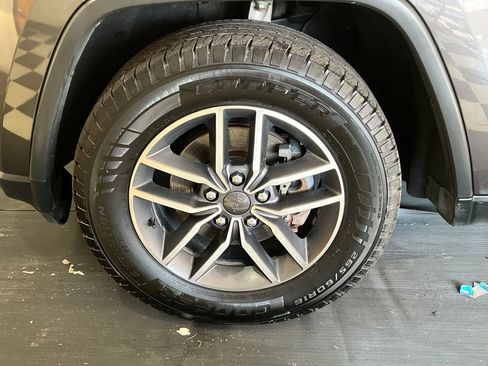 Used 2020 Jeep Grand Cherokee Limited AWD/4WD image 5