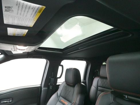 Used 2024 Nissan Frontier PRO-4X w/ Pro Premium Package AWD/4WD image 27