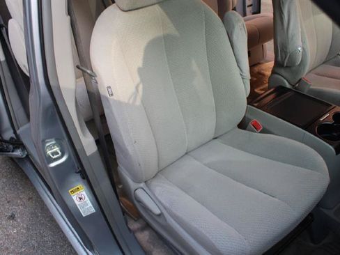 Used 2013 Toyota Sienna LE FWD image 12
