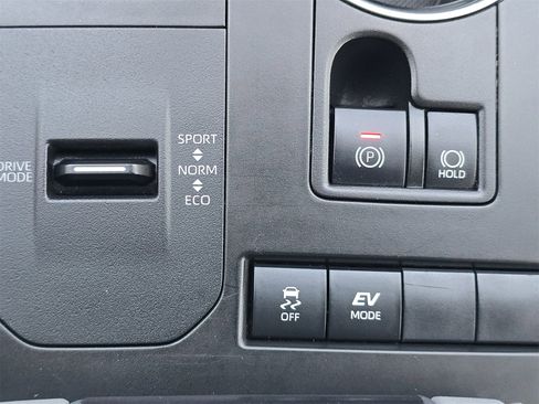 Used 2021 Toyota Highlander LE image 33