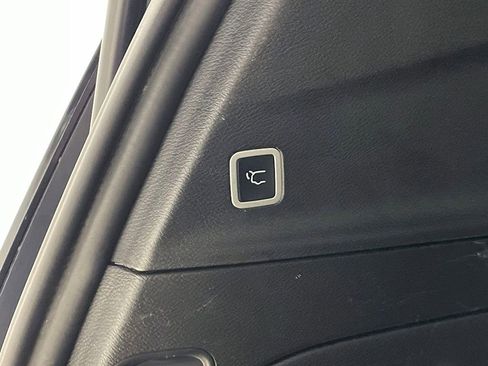 Used 2025 Chrysler Pacifica Select FWD image 13