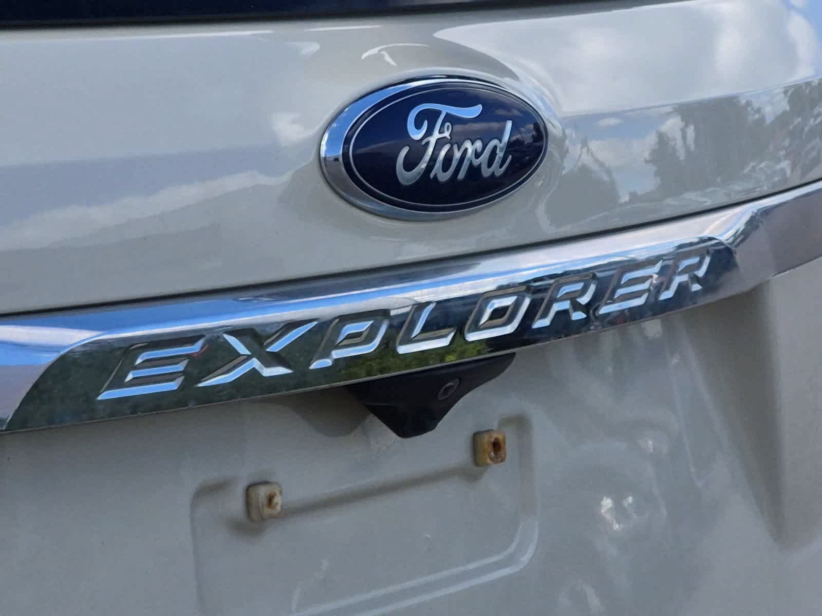 Used 2018 Ford Explorer XLT w/ Equipment Group 202A AWD/4WD image 13