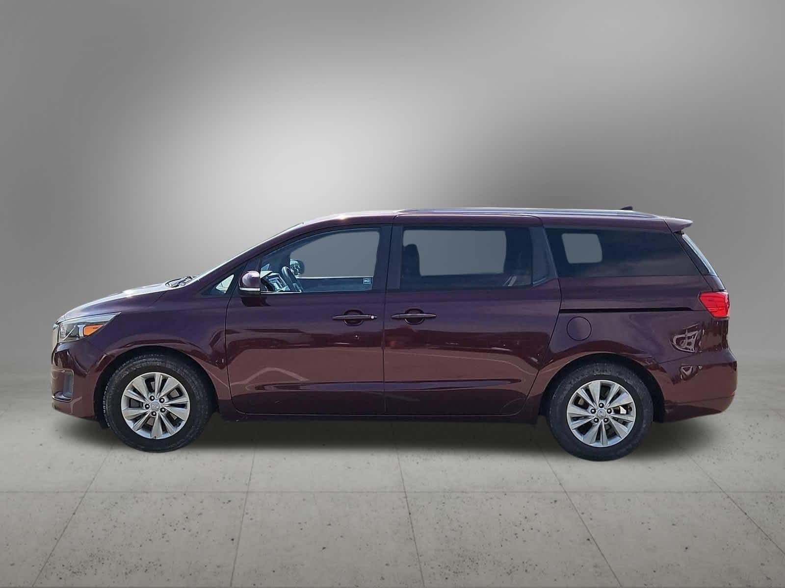 Used 2016 Kia Sedona LX w/ Option Group 020 FWD image 3