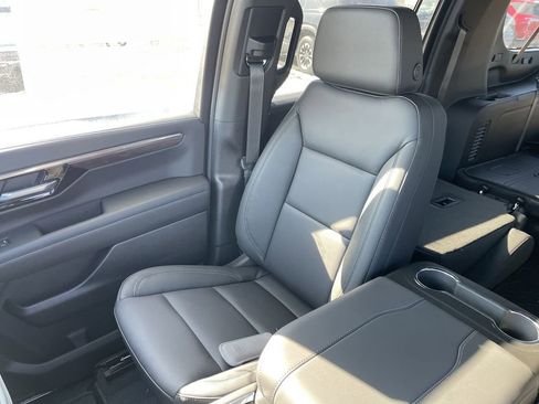 New 2026 Chevrolet Suburban LT w/ Comfort Package AWD/4WD image 24