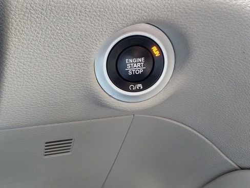 Used 2023 Chrysler Pacifica Limited FWD image 22