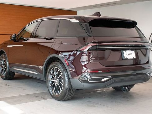 Used 2024 Lincoln Nautilus Premier AWD/4WD image 8