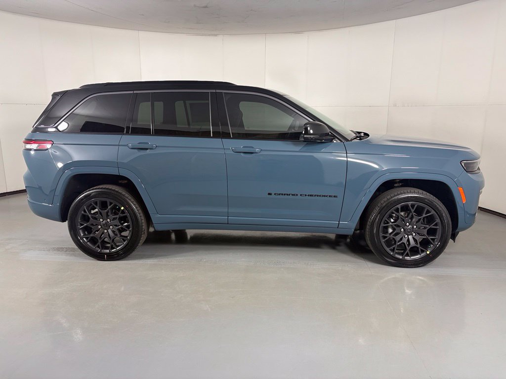 New 2027 Jeep Grand Cherokee Summit w/ Adv Protech Group IV AWD/4WD image 9
