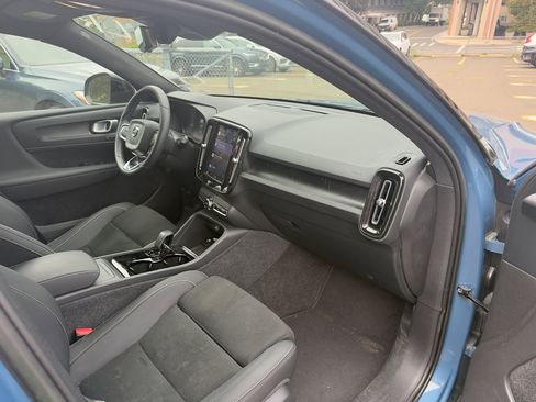 Certified 2023 Volvo XC40 Recharge Plus image 24