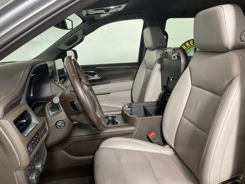 Used 2022 Chevrolet Tahoe Z71 w/ Luxury Package AWD/4WD image 12
