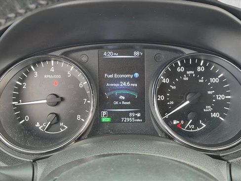 Used 2017 Nissan Rogue SV w/ SV Premium Package FWD image 8