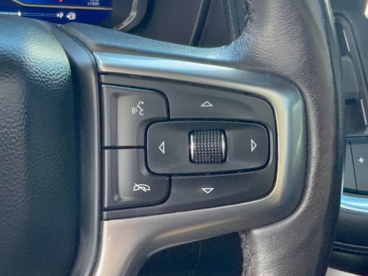 Used 2023 Chevrolet Tahoe LT w/ Luxury Package RWD image 19