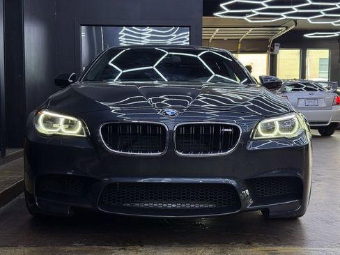 Used 2015 BMW M5 RWD image 2