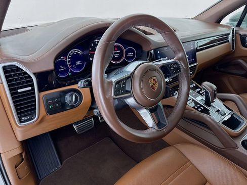 Certified 2023 Porsche Cayenne S Platinum image 4
