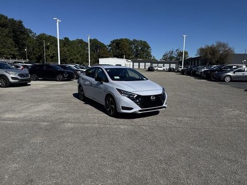 New 2025 Nissan Versa SR w/ Trunk Package image 3