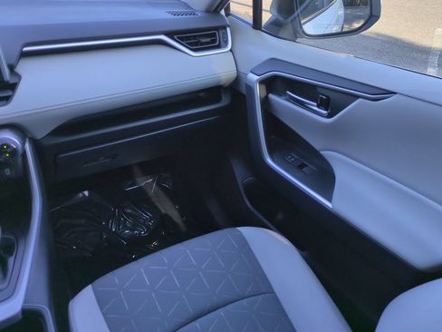 Used 2025 Toyota RAV4 XLE w/ Convenience Package FWD image 17