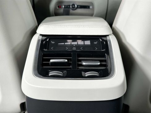 Used 2025 Volvo XC90 B5 Plus image 24