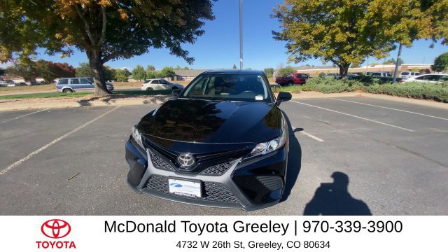 Used 2020 Toyota Camry SE FWD image 3