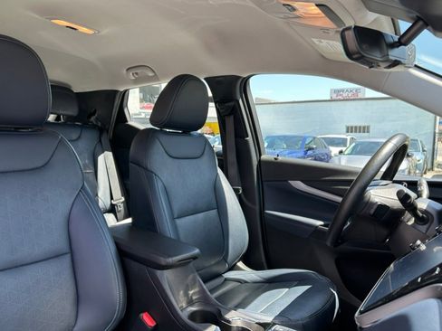 Used 2023 Chevrolet Bolt EUV Premier FWD image 32