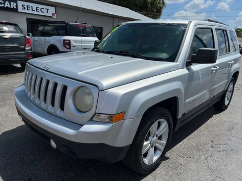 Used 2013 Jeep Patriot Latitude FWD image 2
