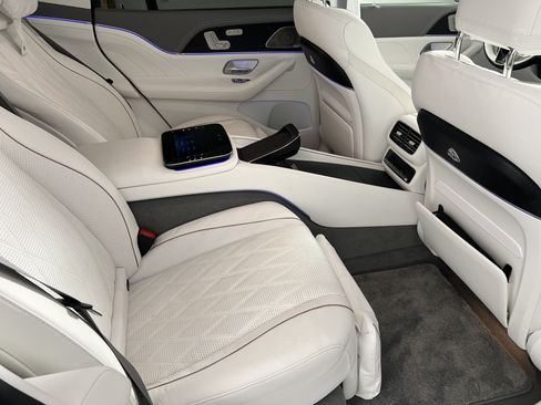 Used 2024 Mercedes-Benz Maybach GLS 600 4MATIC image 24