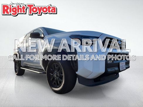 Used 2025 Toyota 4Runner SR5 AWD/4WD image 1
