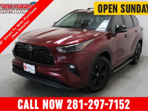 Certified 2025 Toyota Highlander XLE AWD/4WD image 1