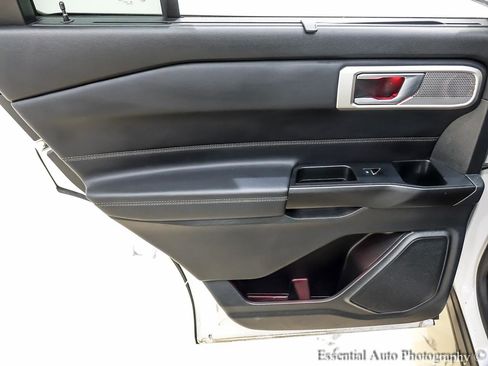 Used 2020 Ford Explorer Platinum w/ Premium Technology Package image 30