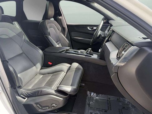 Used 2022 Volvo XC60 B6 R-Design w/ Advanced Package image 31
