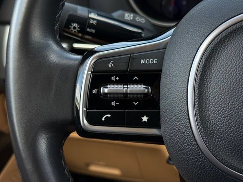 Certified 2024 Kia Carnival LX FWD image 33