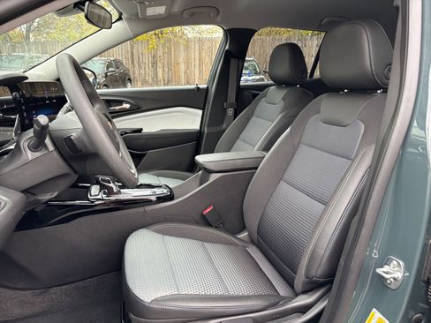 Used 2025 Chevrolet Trax LT image 21