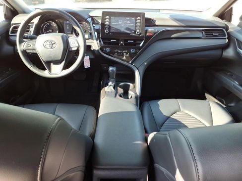 Used 2023 Toyota Camry SE FWD image 12