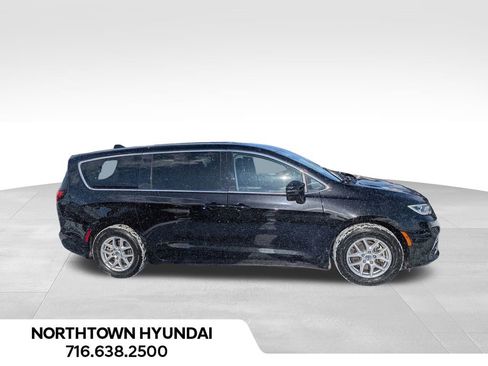 Used 2024 Chrysler Pacifica Touring-L image 12