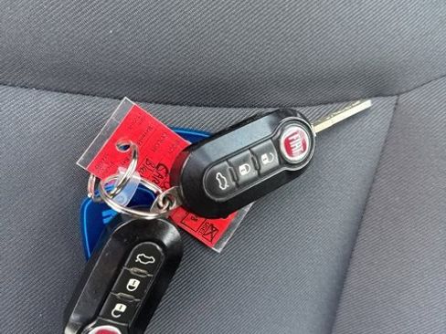 Used 2015 FIAT 500 Pop image 3