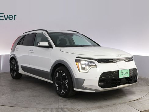 Used 2024 Kia Niro Wave w/ Wave Preserve Package FWD image 13