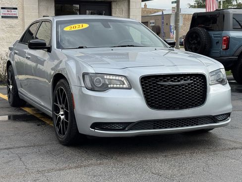Used 2021 Chrysler 300 Touring w/ Sport Appearance Package image 9