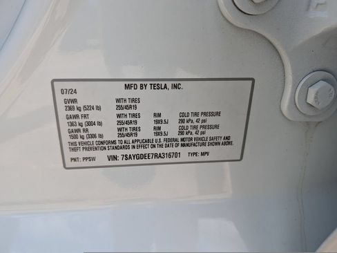Used 2024 Tesla Model Y Long Range AWD/4WD image 34