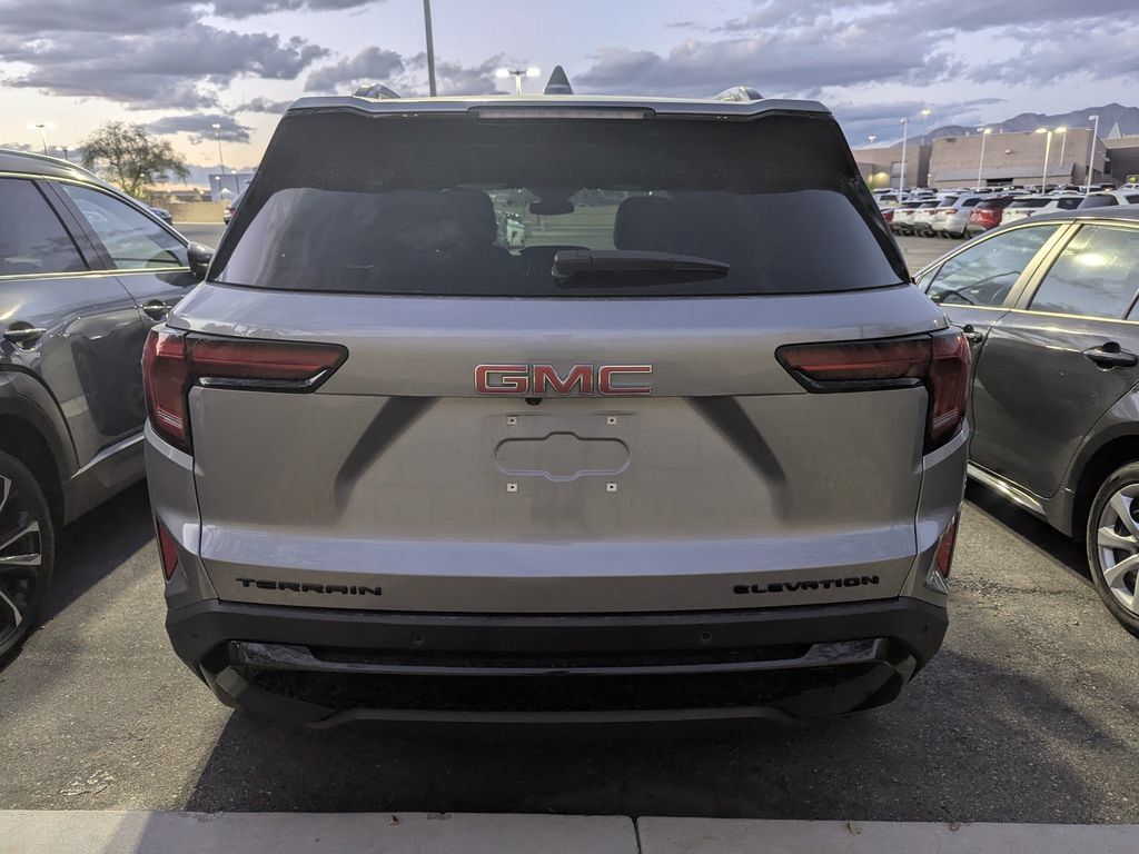 Used 2026 GMC Terrain Elevation w/ Elevation Premium Package FWD image 5