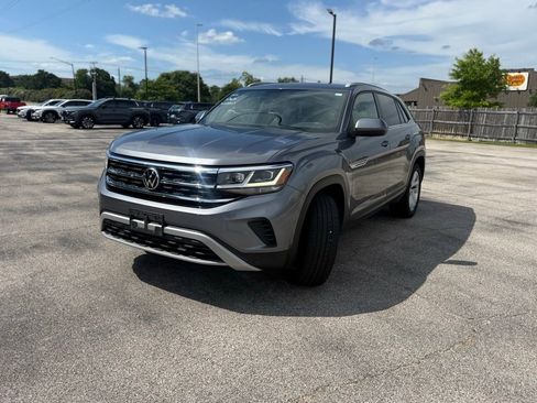 Used 2020 Volkswagen Atlas Cross Sport SE w/ Panoramic Sunroof Package FWD image 8